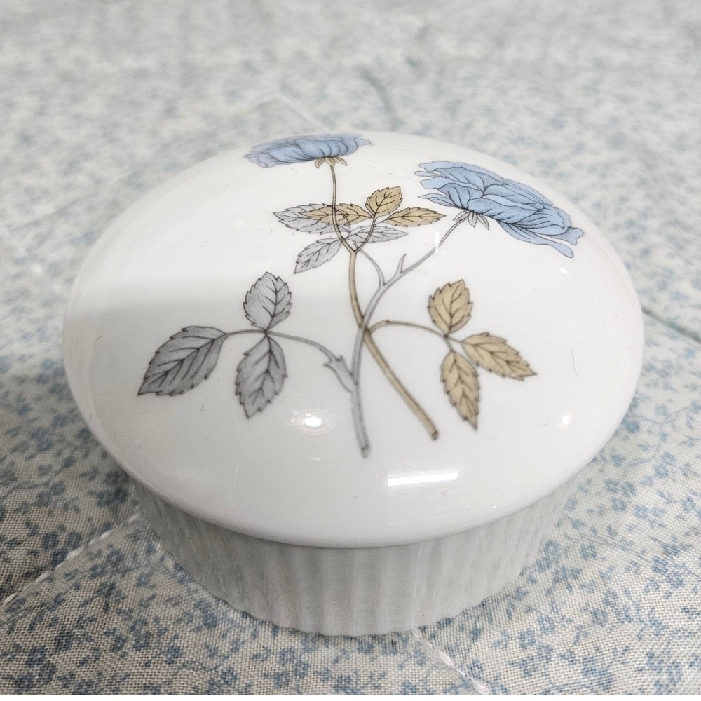 Vintage Wedgwood Bone China ICE ROSE Round Trinket Box 2.5" England